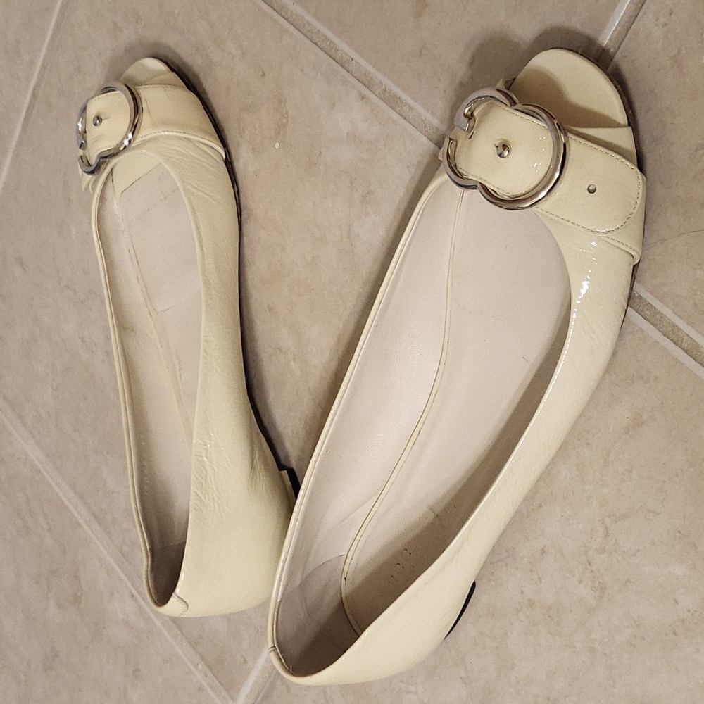 Shoes - Picture 4 of 7